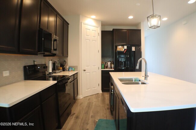 Building Photo - 5132 Sawmill Pt Wy