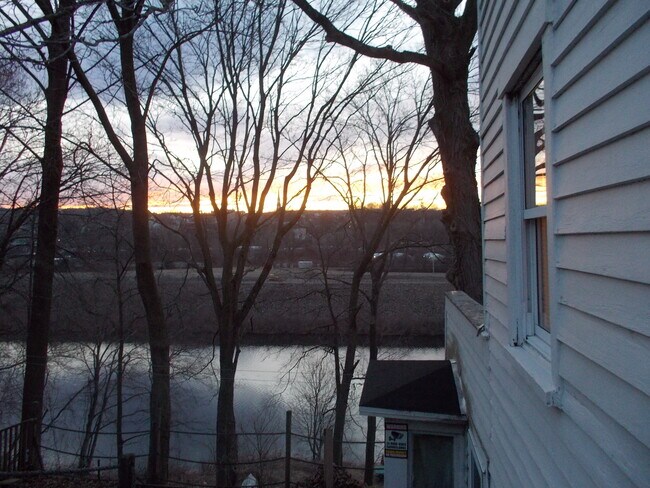 Building Photo - 256 Derby Ave