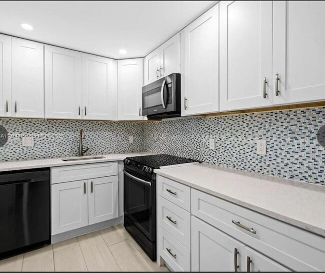 Building Photo - 1505 N Riverside Dr