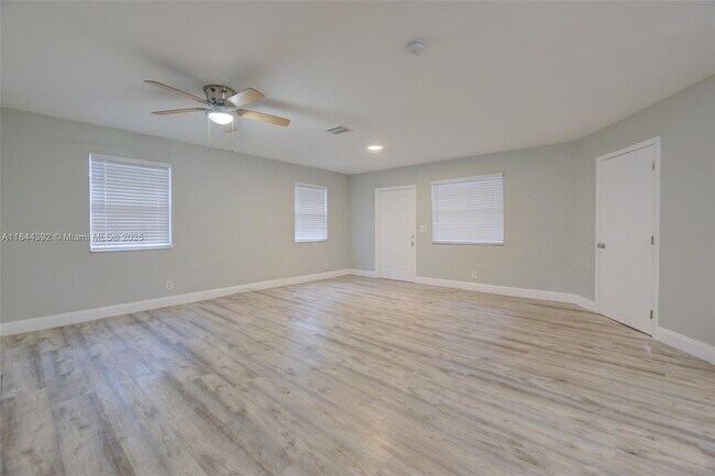 Building Photo - 1224 NE 2nd Ave