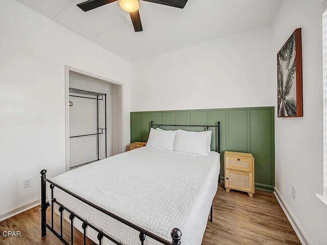 Building Photo - 6219 Poinciana Dr