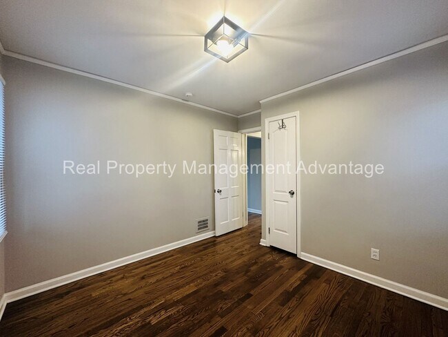 Building Photo - Charming 3 Bedroom Bungalow in Prime Ferndale Location!