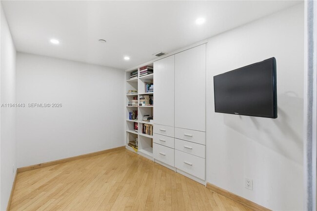 Building Photo - 3598 Yacht Club Dr