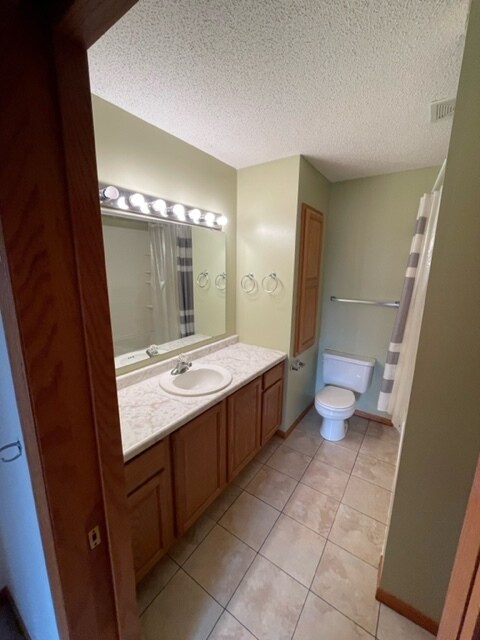 Upper Floor - Bathroom - 2103 Parkway Ave
