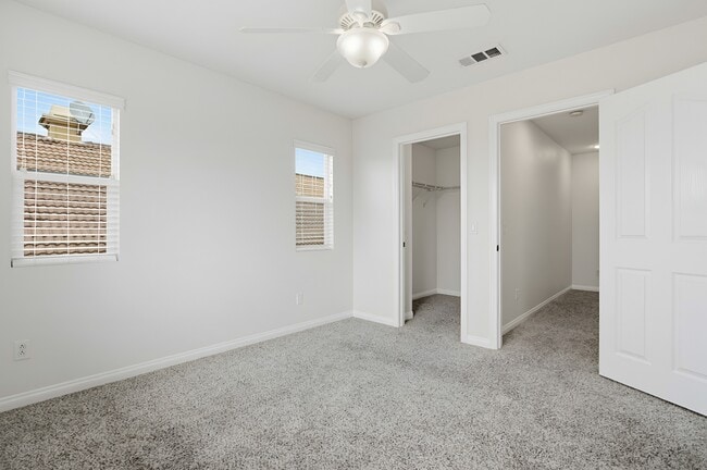 Building Photo - 1059 Vista Pointe Blvd