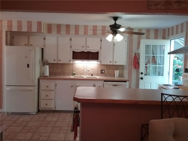 Building Photo - 23 Shield St