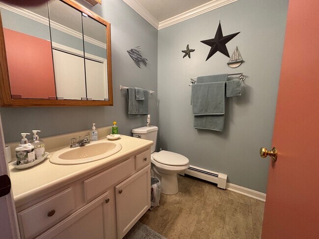 Building Photo - 266 Endicott St N