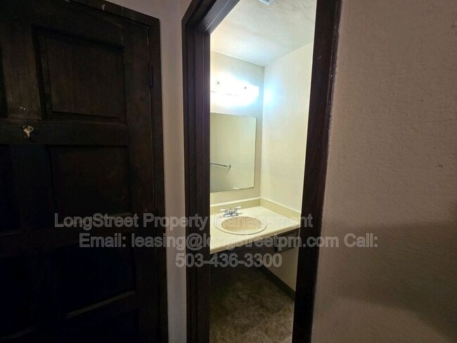 Building Photo - 2145 NW Highland Dr