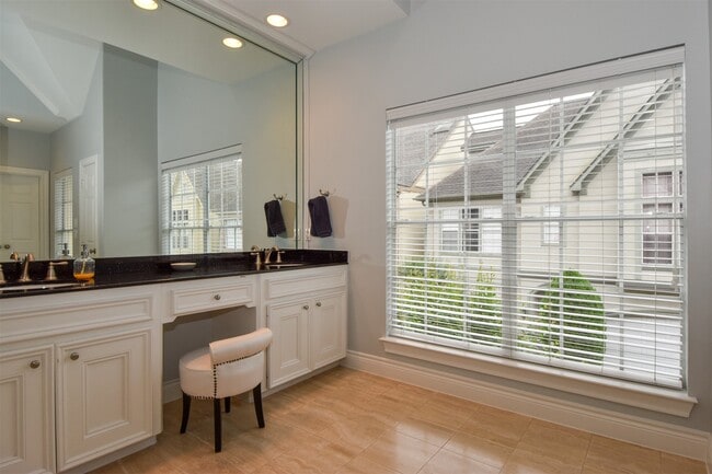 Building Photo - 3226 Pemberton Cir Dr