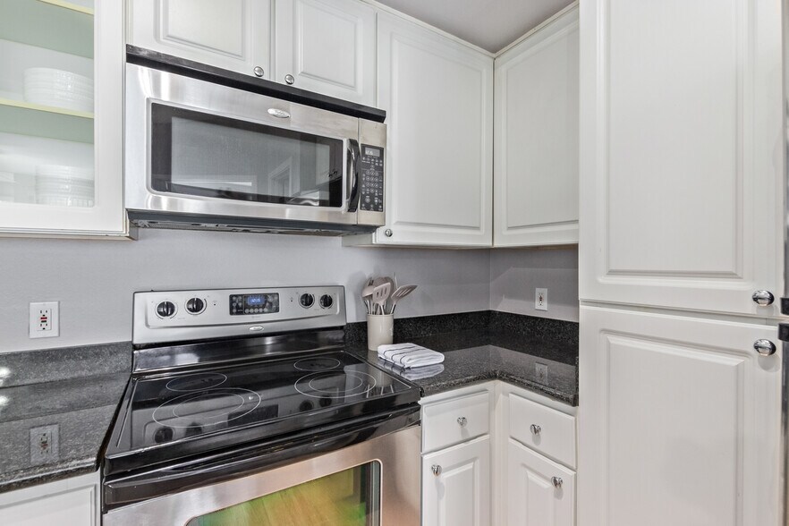 Kitchen - 3633 N 3rd Ave