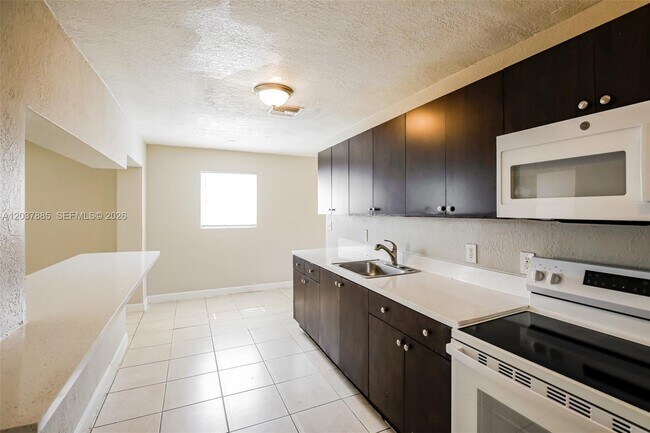 Building Photo - 5980 NW 24th Ct