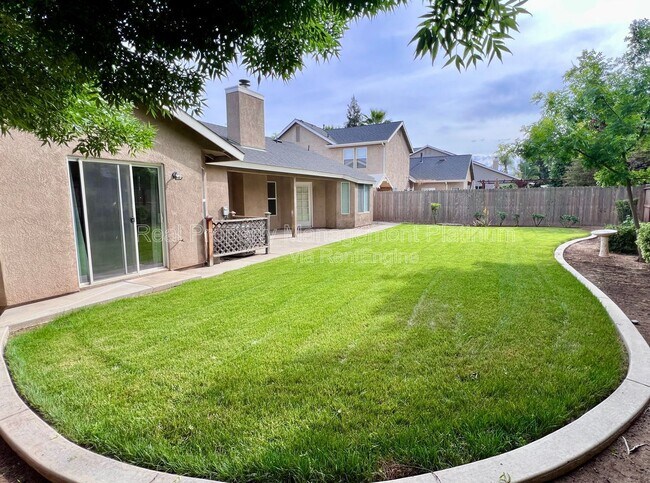 Building Photo - 6535 N Vista Ave