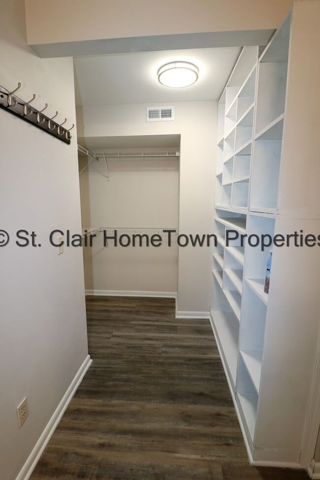 Building Photo - Upstairs Unit on Logan Martin Lake