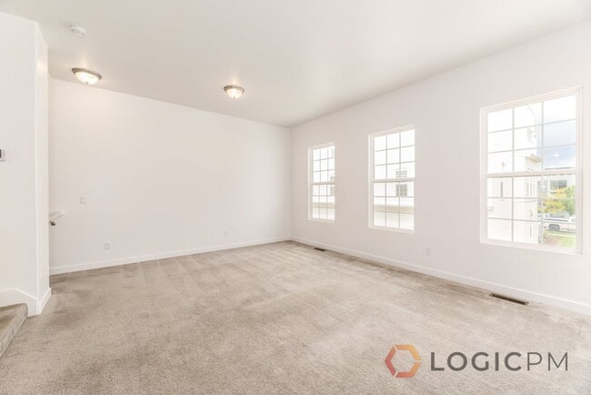 Building Photo - 10592 Redknife Dr