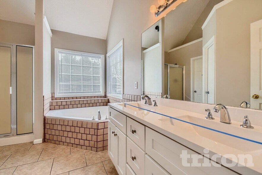 Building Photo - 65 Bermuda Cir