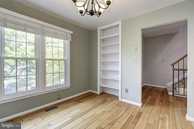 Building Photo - Two Primary Suite Townhouse