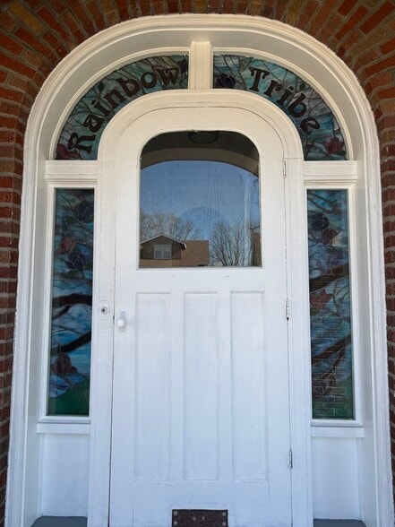 Front door with custom stained glass - 3068 Bellerive Dr