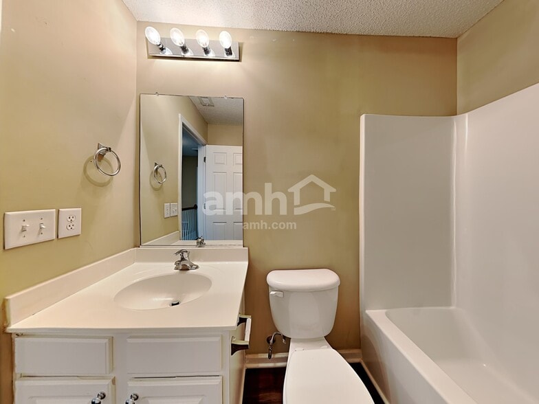 Building Photo - 539 Rockbridge Dr