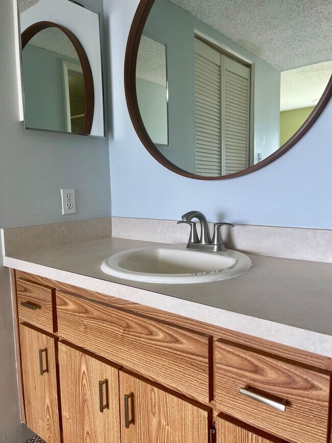 Building Photo - 6850 US-1