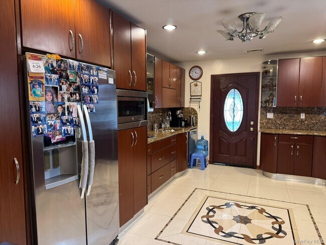 Building Photo - 109-04 Myrtle Ave