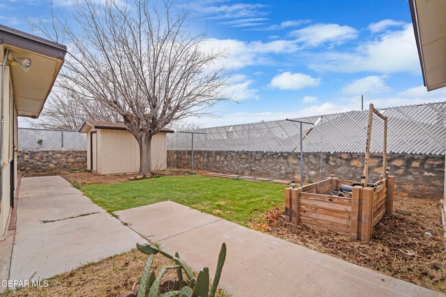 Building Photo - 5660 Longview Dr