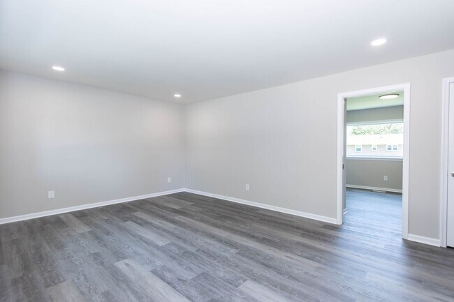 Building Photo - Renovated 3bdr 2bth rancher in the heart of Newport News