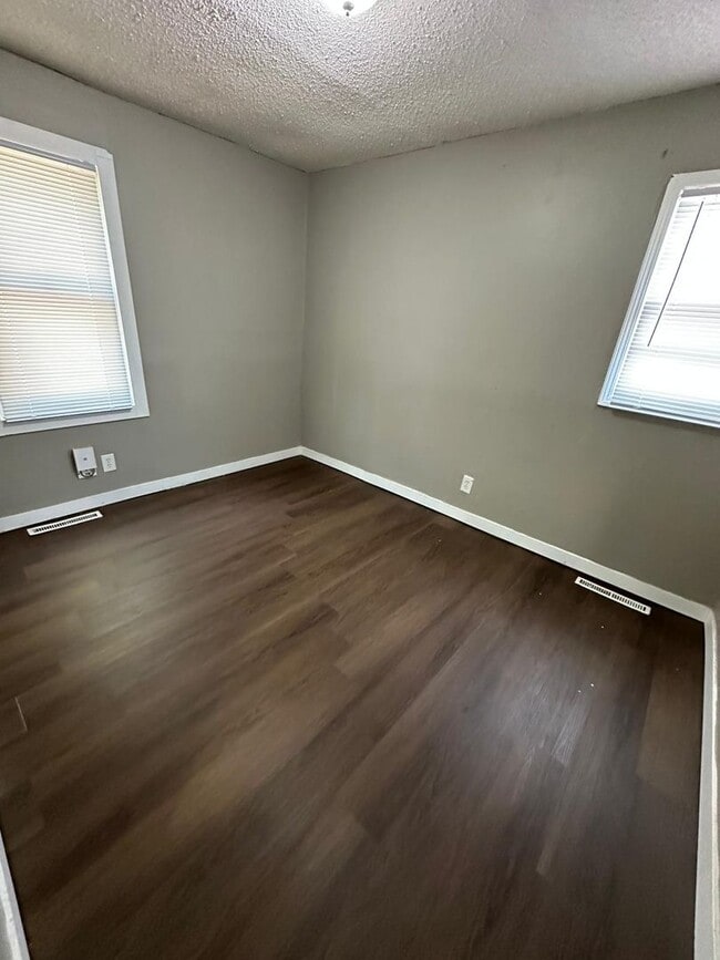 Building Photo - 3 bedroom 1 bath