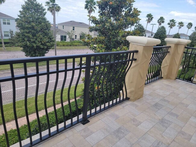 Building Photo - 4/2.5 TOWNHOME VILLA in Waterstone-Davenpo...