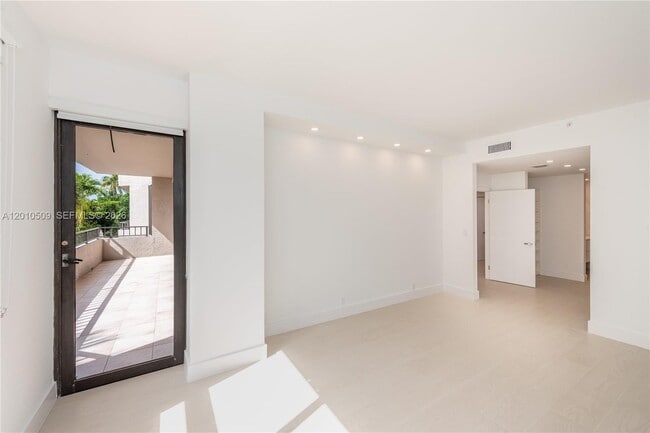 Building Photo - 151 Crandon Blvd