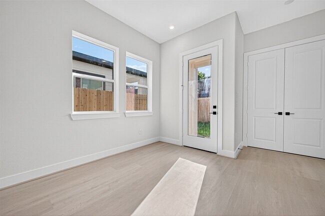 Building Photo - 4330 Avron Dr