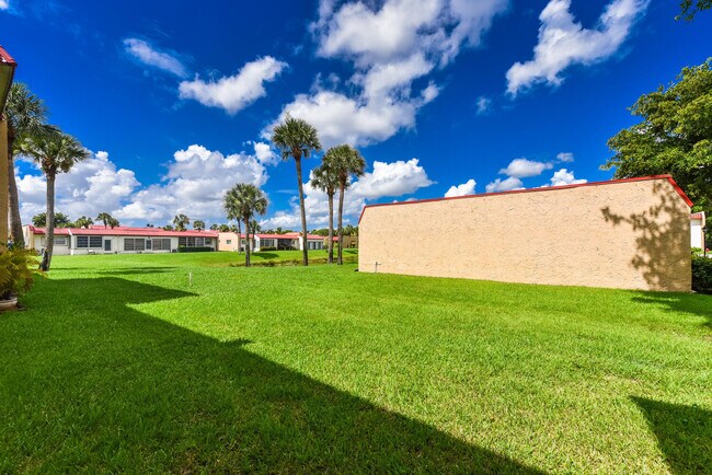 Building Photo - 166 Lake Carol Dr