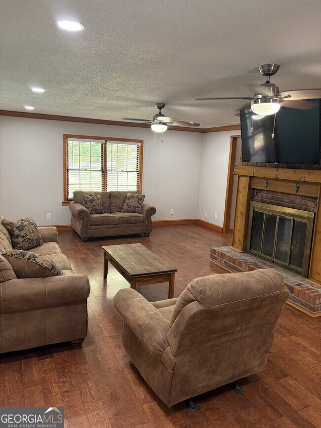 Building Photo - 105 Braemar Dr