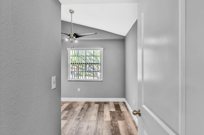 Building Photo - 2890 N Oakland Forest Dr