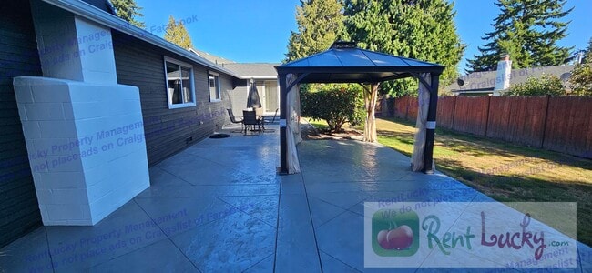 Building Photo - Charming 3BR/2BA Home with Spacious Layout...