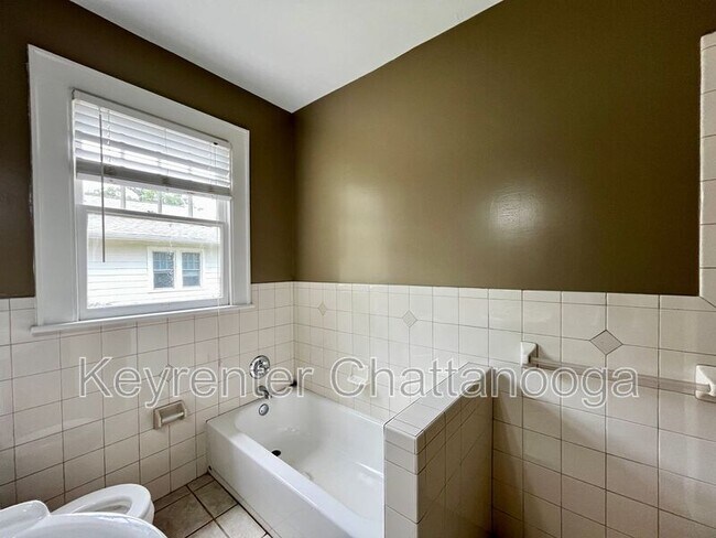 Building Photo - 1347 Hixson Pike
