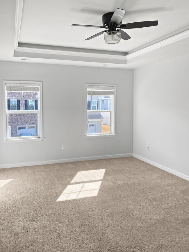 Building Photo - Spacious Townhome with MOVIE STAR Primary Closet!!!!