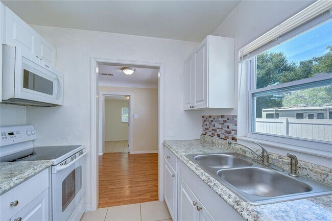 Building Photo - 5634 9th Ave N