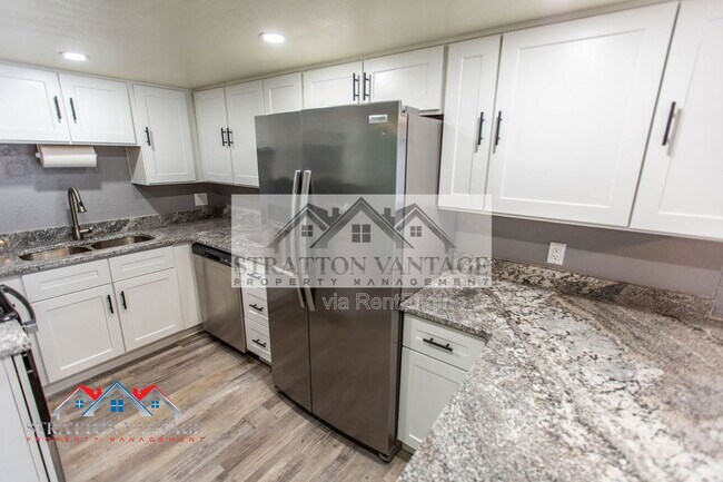 Building Photo - 1828 W Tuckey Ln