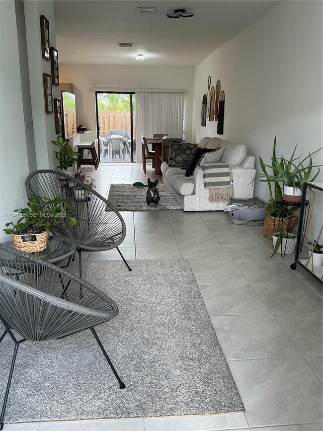 Building Photo - 466 NE 12th St