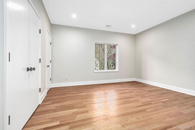 Building Photo - 2 Myrtledale Rd