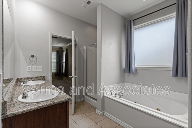 Building Photo - 4307 SW Fieldstone Blvd