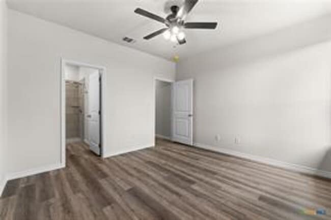 Building Photo - 121 Leon Ln