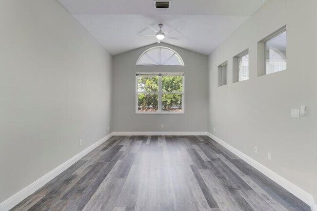 Building Photo - 3033 SE Brierwood Pl