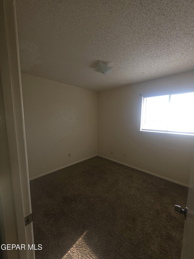 Building Photo - 10908 Bob Stone Dr