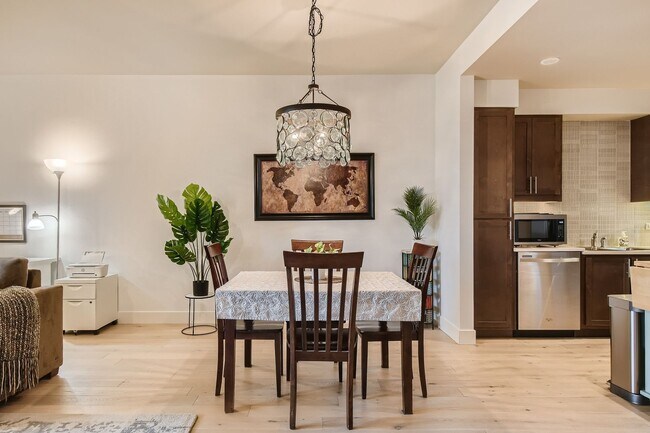 Building Photo - Modern 1 BDR in Peloton - Ground Floor - Full Accessible