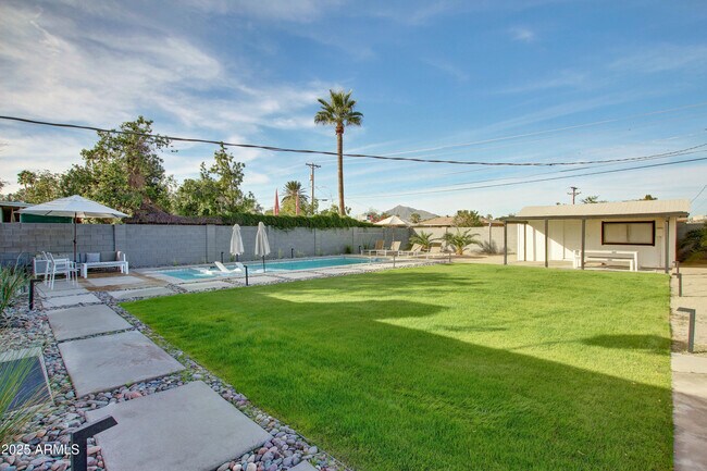 Building Photo - 7034 E Wilshire Dr