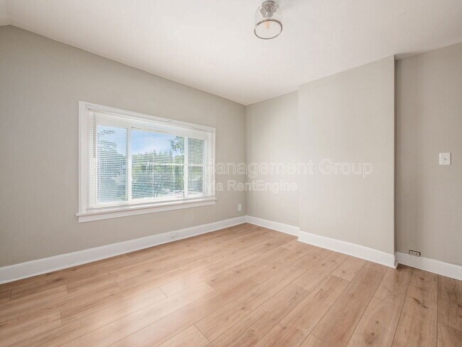 Building Photo - 439 Eldridge Ave