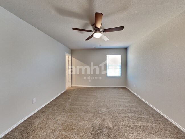 Building Photo - 502 Summersweet Rd