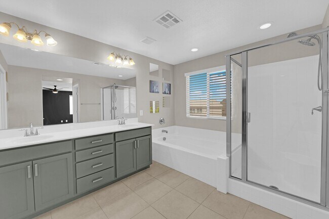 Building Photo - Beautiful House near Durango Curve