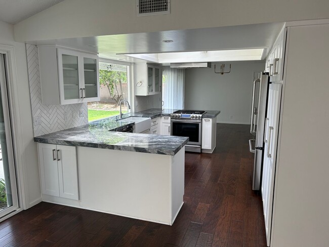 Building Photo - Rossmoor Home for rent. 3 bedrooms 2 baths.